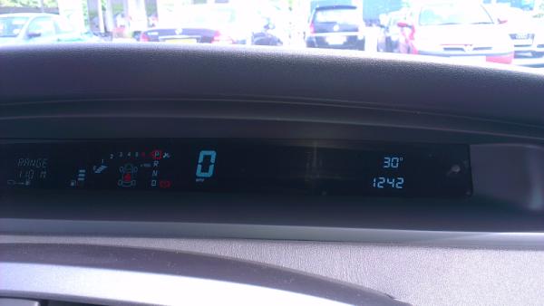 javedessa's tweet photo. Feeling hot hot hot #britishsummer http://t.co/KxJDCpZ7
