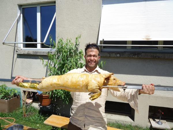 MedientrainerCH's tweet photo. Politischunkorrekt, totalgemein, bitterböse, zuckersüss, jammerschade, megafein und totalspassig so ein Spanferkel! http://t.co/tiK3IPvQ