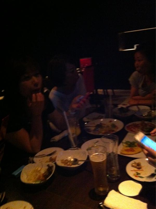 rush_miwa628's tweet photo. 高校の同級生と飲み会。いつものメンバーに加えて、２０ん年ぶりのメンバーも。変わらないね～♪( ´▽｀)が慰め合いに聞こえる(^_^;) http://t.co/A7oeVigR