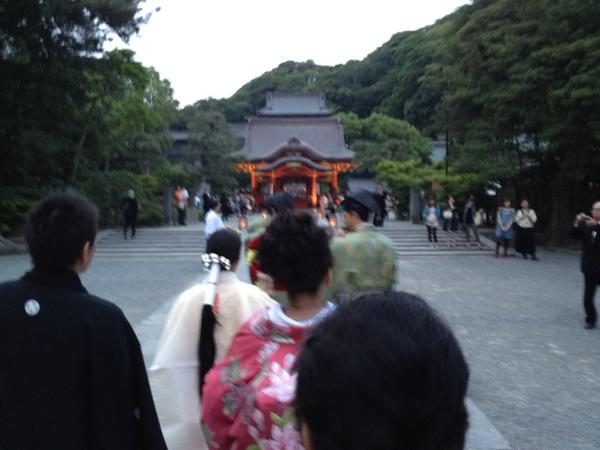 genkiganbare's tweet photo. 鶴岡八幡宮にて妹に先を越されてしまった。 http://t.co/XEQMnzXb
