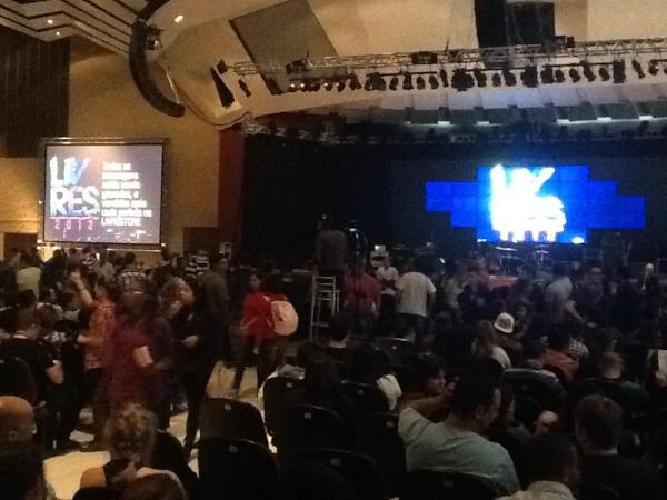 IKEventos's tweet photo. #livres2012 dia final, até as 23h http://t.co/4P4EOH8Y