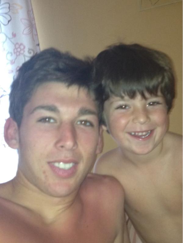 chapi6josemar's tweet photo. Con mi niño en chipionaa jejje http://t.co/bHP9s6bg