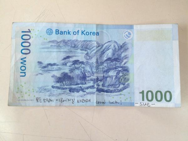 jooyoung7's tweet photo. @skygod154 돈에다가 행운빈다고 써놓은거도 있어요ㅋㅋㅋㅋㅋㅋ http://t.co/df8GoVRr