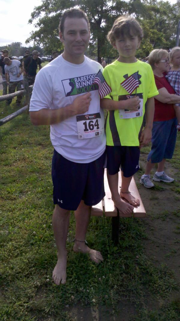 BarefootEverett's tweet photo. My 7yr old son Barefoot Levi and I at the MIA/KIA 5k for Your Day #WithoutShoes #barefootrunning #barefoot #YDWS http://t.co/Hyv6tCaN