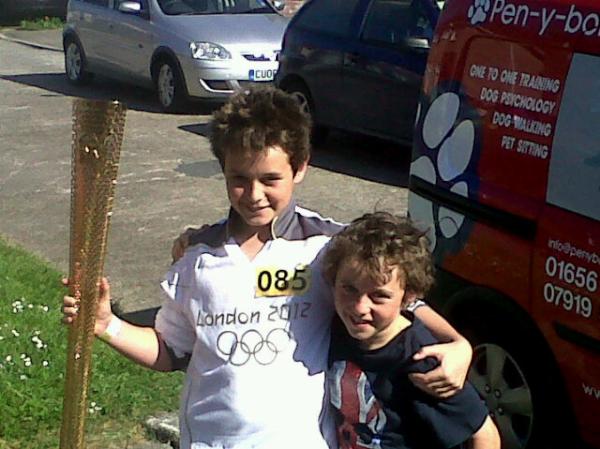 BigWa78's tweet photo. Tom and Will with the olympic torch http://t.co/NPhwze5b