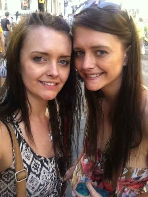 HilzRose's tweet photo. Met up with my sissy in landan :) http://t.co/S6emDGmF