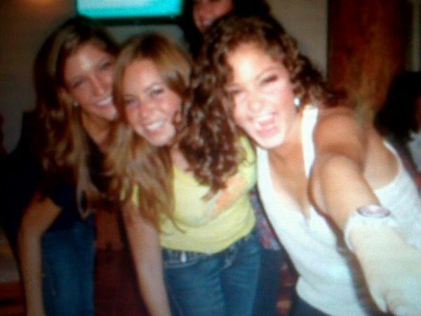 celiagcn's tweet photo. Reviviendo valle!!!! @carlaalv falta un valle!!! http://t.co/m30CzUwx