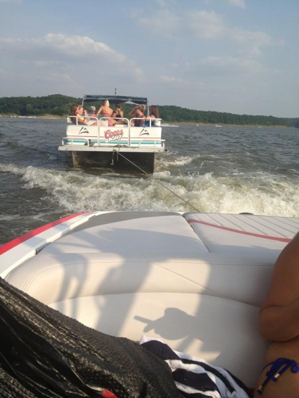 BrandoHrubes's tweet photo. Getn a tug #firstDayBoatProblems #CLP #ihavefeelingstoo @asteines @DudtyBrown @BeaversAndy @ajla http://t.co/wR7hFoeK
