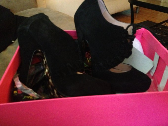 Omgggg who got me me black Besty Johnson shoes I was so excited when I open my mail! OMG thank you Lol<a href="/tag/venice"class="tags"><span>#venice</span></a>