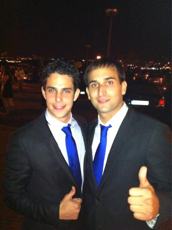 maiso90's tweet photo. Que fotamen con el grande de @JLopezLarraya http://t.co/qIKq7678