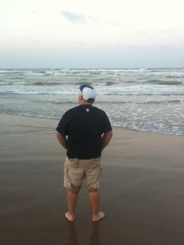 SmithBand's tweet photo. Mr Rein relaxing in the gulf http://t.co/b42jsAkF