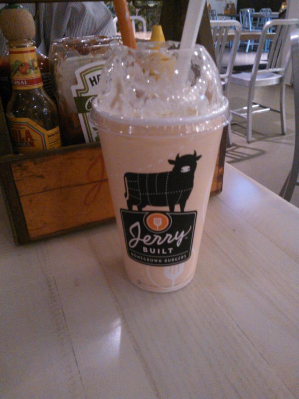 _n_a_p__'s tweet image. On nom nom. #JerryBuilt