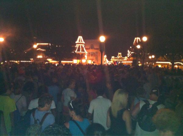 HenchmenDesign's tweet image. Everyone is trying to leave #DisneyWorldProblems