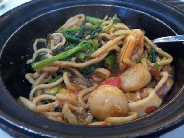 saintliaw's tweet photo. Mie Kangkung Belacan @QQKopitiam http://t.co/Axrxaz1l