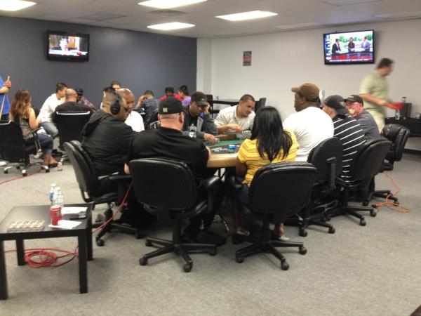 niaosaur's tweet photo. 2 tables holdem let's play 
1/2 Dallas area http://t.co/xKutPEML