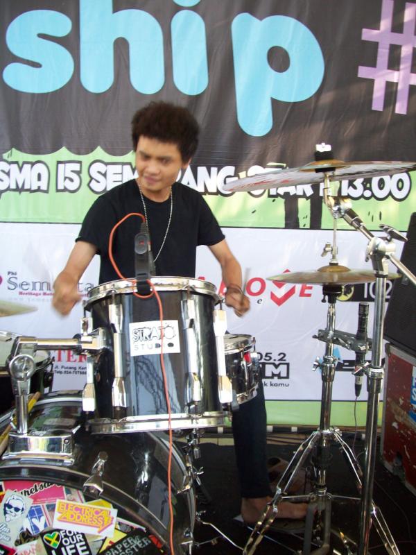 GET_ELLYband's tweet photo. drummer @Satrio_Agunk http://t.co/Q4ZJY1ax