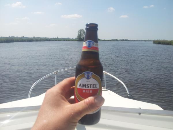 jdeboer17's tweet photo. Op het water genieten van een ijskoude kletser! Das pas genieten http://t.co/PKHpUzoC