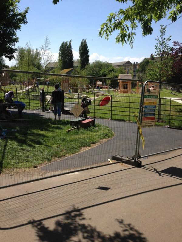 theflorencepub's tweet photo. Power to the people. The kids have decided it was time the new brockwell play area should be open. Fences be dammed. http://t.co/Ha4GYYHm