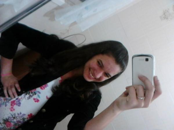 BSCBruna's tweet photo. Eeu > Aquela que ée feliz do jeito que ée .. e que não da ouvidos a criticas que não a interessam !! http://t.co/IcxOzh4m