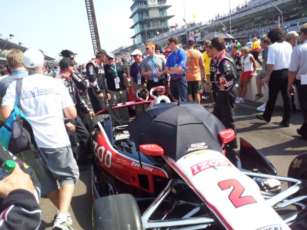 VYPECI's tweet image. #RyanBriscoe sitting on the pole and the heat is incredible one hour before the #greatestspectacle in racing!