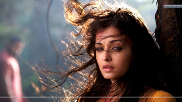 WorldCuteGirls's tweet photo. #Aishwarya_Rai has over 17,000 Web sites dedicated to her.A tulip produced in 2005 was named for her. http://t.co/ECJXPVtE