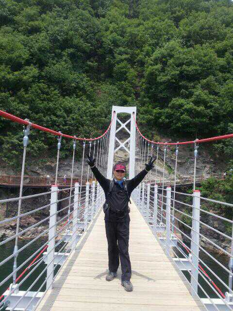 초평저수지  출렁다리에서 아내와 함께~~