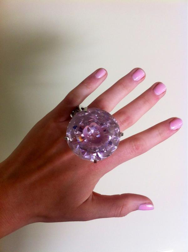 morgan_kane's tweet image. This is how big i expect my engagment ring... #HighMaintenace  

okay just kidding... Kind of.