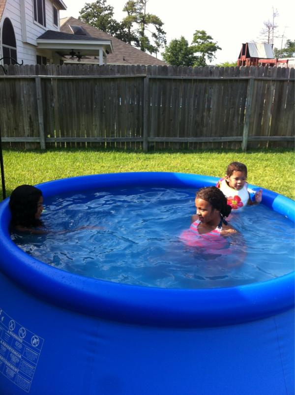 BishopBledsoe's tweet photo. Enjoying the holiday with my grandkids! http://t.co/q9JuMcul