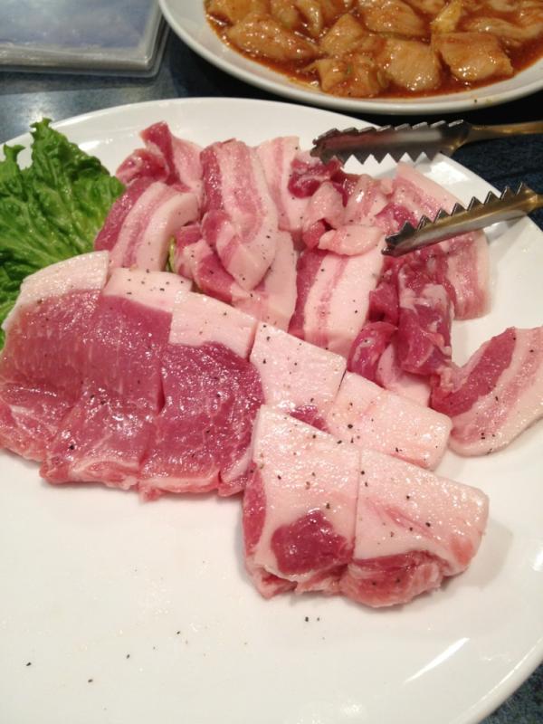 genkiganbare's tweet photo. 昨日食べた無菌豚って肉が無菌て訳じゃなくて豚のエサが無菌つて事ね。ほぼ生で食べてたせいか、お腹が痛いかも・・・ http://t.co/MDdtIgpm
