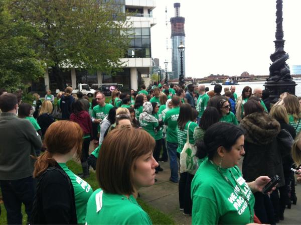 Embofish's tweet photo. Good turn out if a bit chilly #teammacmillan http://t.co/4gNGj1s6