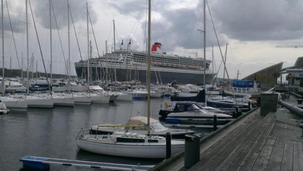 BasSaunders's tweet image. Wat een mooie stad is Oslo! Btw die vent die zich in de fik heeft gestoken? Itwasn'tme..