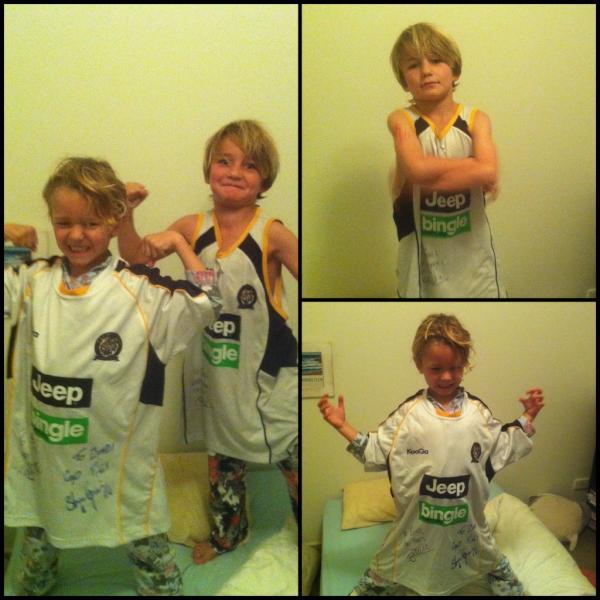 trickychook's tweet photo. @BrettDeledio03 @ShaunGrigg6 two frothin boys. They think they are starting at dreamtime at the G. http://t.co/KkkiCxyB