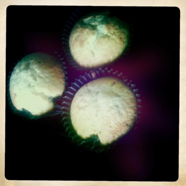 mamascakebox's tweet photo. After eating one (for quality control purposes) I can confirm they are beautiful :) http://t.co/KE7osT6A