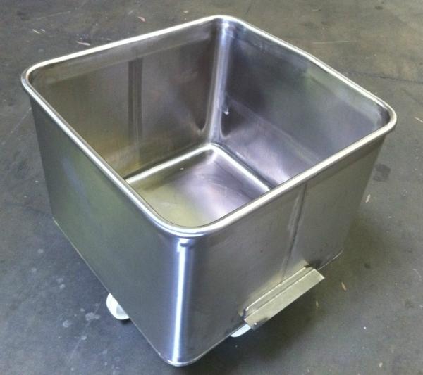 AMFEC's tweet photo. Need 400lb carts to move product around your plant? Contact us now for pricing - carts are in stock #foodprocessing http://t.co/8bfo4BPn