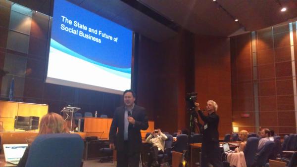 valerialandivar's tweet image. The state and future of social business with @jowyang at #webcommt