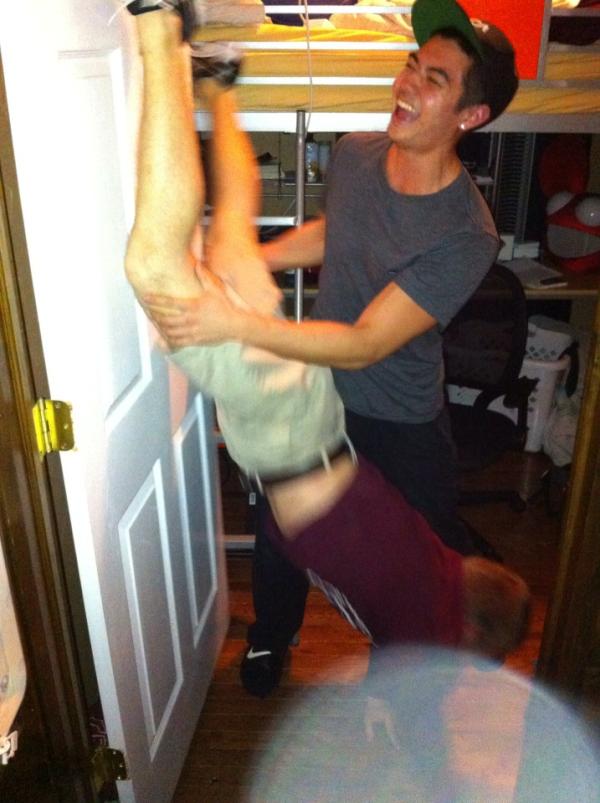 AndyHogan2's tweet photo. #onlyatthefijihouse batmanning @sosguitar http://t.co/j3i6E9JT