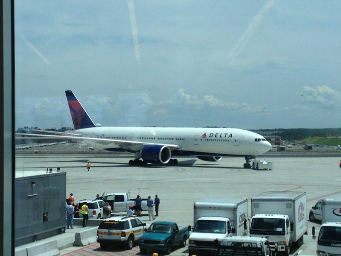 The first plane leaving MJIT, headed 2 Narita! http://t.co/O2jAmr2g<a href="/tag/throwbackthursdays"class="tags"><span>#throwbackthursdays</span></a>