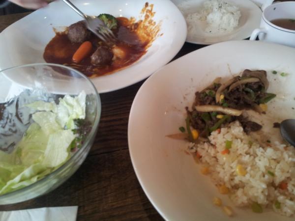 음식이 예쁘게 나오면 찍어야지 하면서 음식나오면 의식을 잃고 ㅠㅠㅠㅠ이미 반쯤 초토화된 음식...