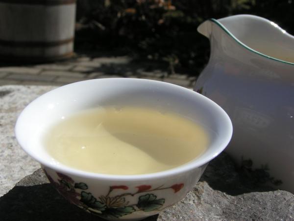 LuczaiG's tweet photo. Lassan ébred a Nap. Kezemben egy csésze különleges tea.Nem rohanok, ráérek, teret engedek a finom ízek megélésének. http://t.co/qI7laBIQ