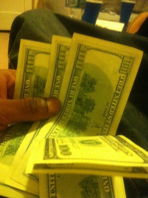 z8rick's tweet photo. This shit cum and go http://t.co/s8KhRJuR