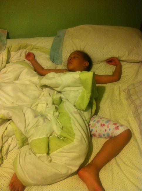 z8rick's tweet photo. Fuck how she sleep http://t.co/KVFbqidP
