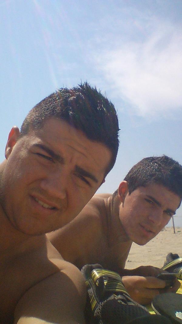 adriangomar's tweet photo. En la playeta mal...@saulchm http://t.co/AGrOPL2v
