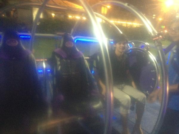 weehoe's tweet photo. Just sat the Reverse Bungee with @Eugeneeseah!! http://t.co/wBgZn3co