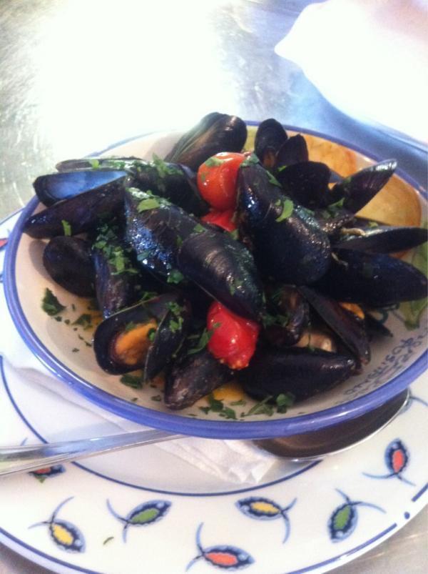 ChezPositano's tweet photo. Zuppa di cozze!! Mussels soup!!! Deliciousss http://t.co/waAOyMIT