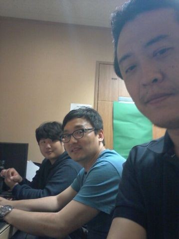 이 시간에 세 남자가 이러고 있다ㅋ
한달 반 기획한 새 프로그램 천기누설 첫 회 마지막 수정 중입니다!천가지 기이하고 누구나 궁금한 이야기! 이번 주  토요일 밤  9시 MBN 
기대해도 좋습니다!