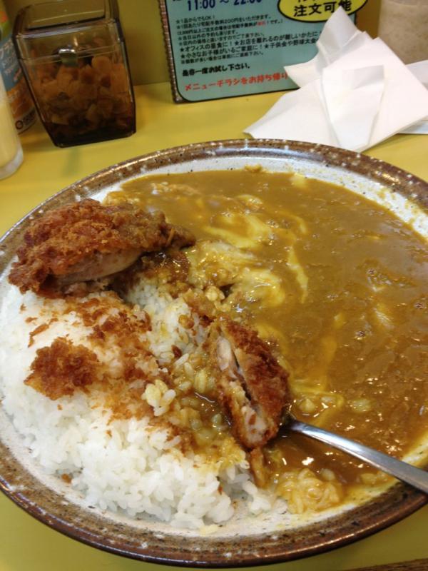 moriokj's tweet photo. やばい。もう腹いっぱい。。
逆にサラダとラッシーだけにすりゃよかった！もう食えん！くそう！ http://t.co/9gjjMMfq
