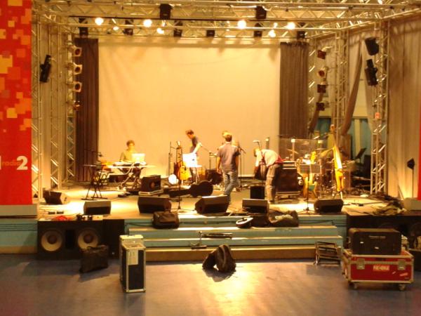 Radio2Live's tweet photo. "@gerardopanno: si prepara il palco di @PacificoGino in Sala A @Radio2Live @RaiRadio2 http://t.co/c1nWutTj"