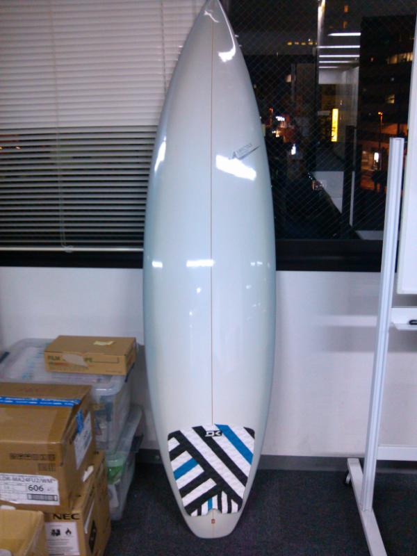4173pock's tweet photo. newボードゲット！これ乗れるかなぁ。 http://t.co/j8wngjbZ