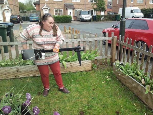 coastersteve's tweet image. Tina and her new toy #fiscars #weed #puller ITS AMAZING!