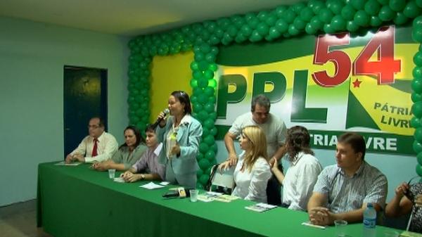fernandop2012's tweet photo. Povo aqui vai uma foto pra quem ainda tem duvida da função do meu cumpadre @dercioalcantara na Campanha de Tati http://t.co/0baa4x0d